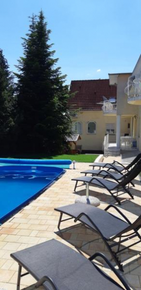 Отель Jankó Apartman  Шиофок